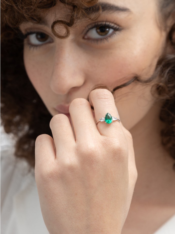 14K red gold ring inlaid with green and transparent zirconia stones